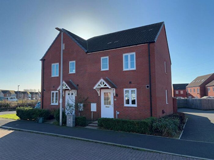 3 Bedroom Semi Detached House For Sale In Stryd Bennett, Llanelli, SA15