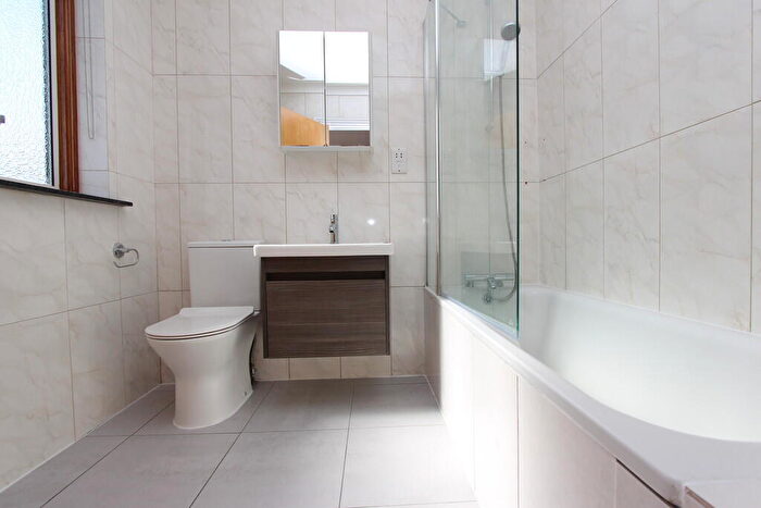 2 Bedroom Apartment To Rent In Merlins Avenue, Harrow, HA2