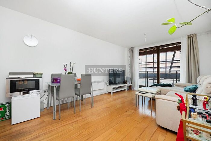 2 Bedroom Flat To Rent In Crampton Street, London, SE17