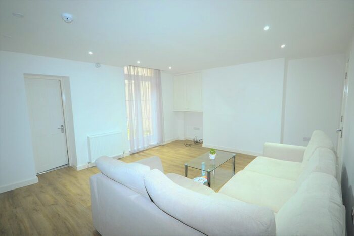 2 Bedroom Flat To Rent In Brunswick Road, Hove, BN3