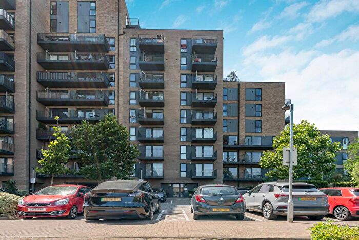 2 Bedroom Flat For Sale In Hampden Road, N8