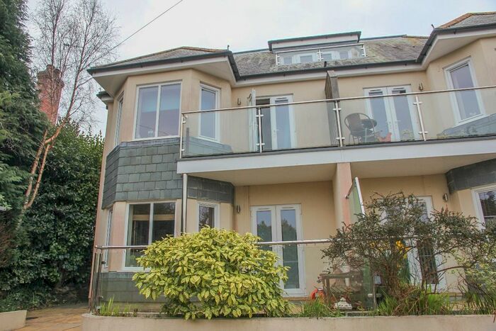 2 Bedroom Flat To Rent In Flat Rayworth Court, Truro, TR1