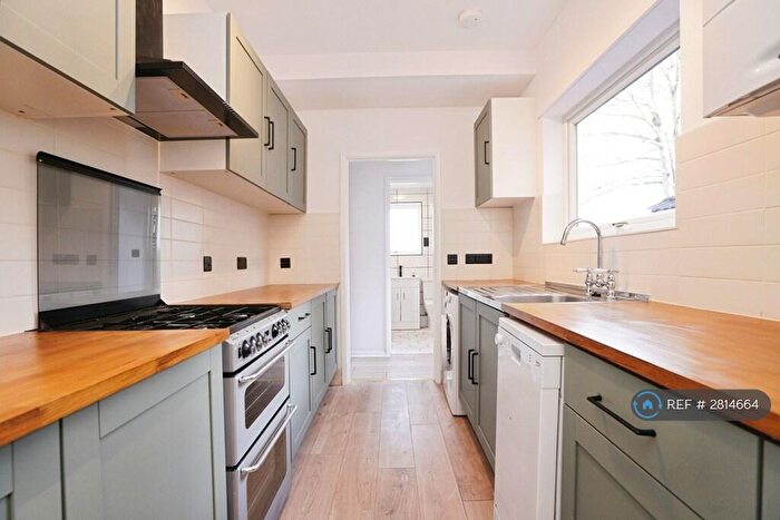 3 Bedroom Terraced House To Rent In St. Saviours Crescent, Luton, LU1