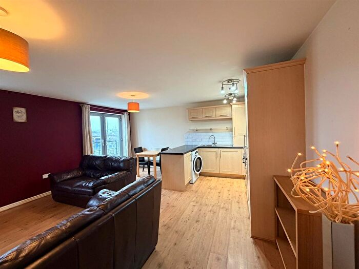 1 Bedroom Flat To Rent In Falconwood Way, Manchester, M11