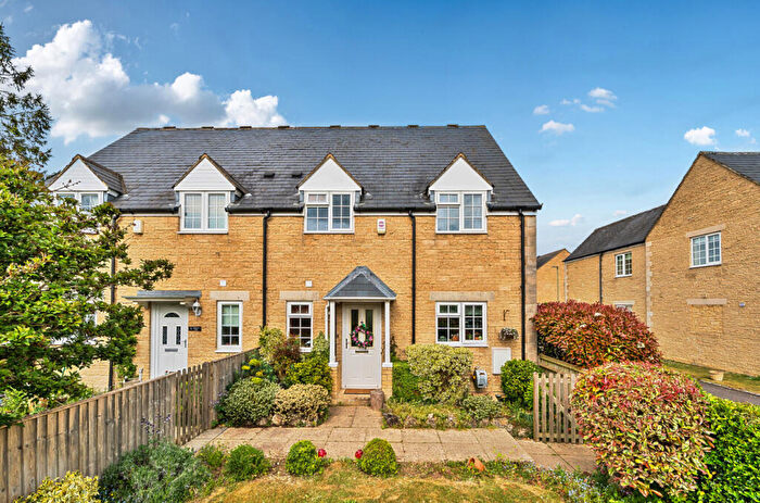 3 Bedroom Semi-Detached House For Sale In Chalcroft Close, Ducklington, Witney, OX29