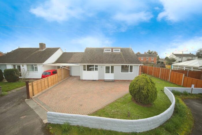4 Bedroom Detached Bungalow For Sale In The Grove, Henlade, Taunton, TA3