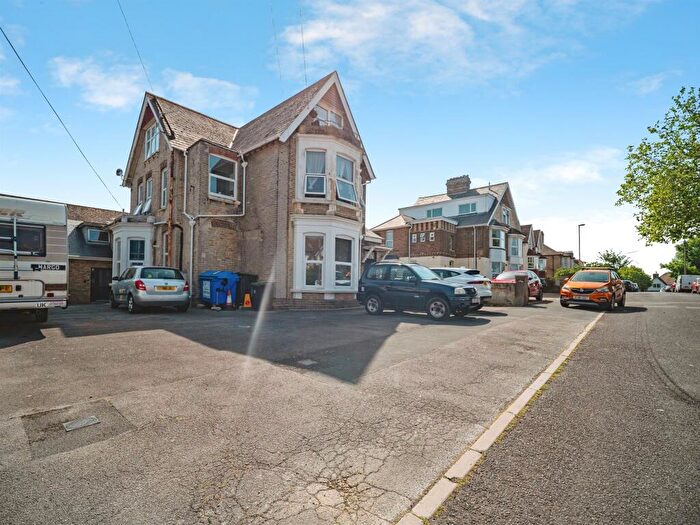 1 Bedroom Flat For Sale In Glendinning Avenue, Weymouth, DT4