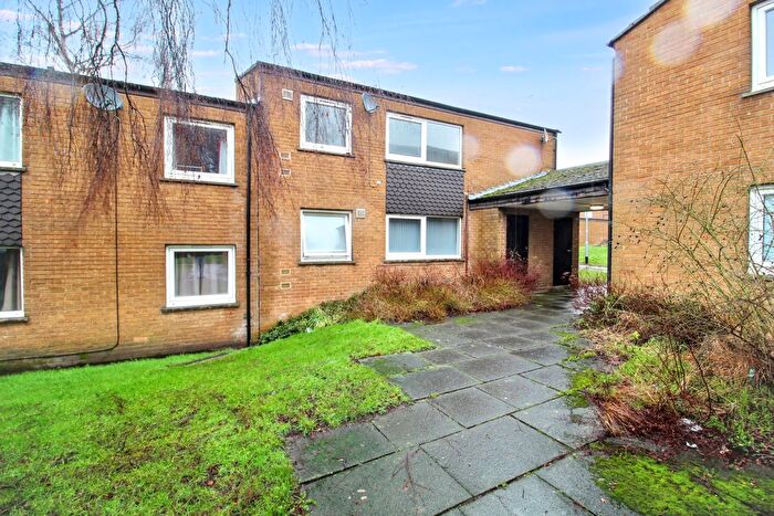 2 Bedroom Flat For Sale In Firthcliffe Drive, Liversedge, WF15