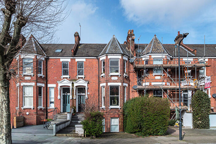 2 Bedroom Apartment For Sale In Chevening Road, London, NW6