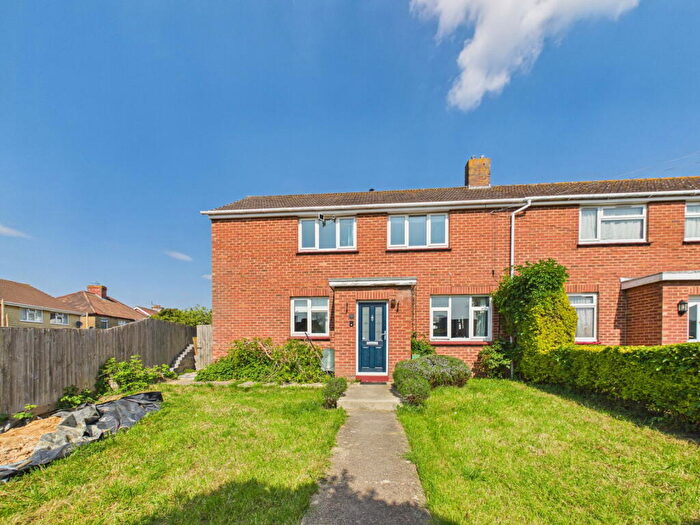 3 Bedroom End Of Terrace House For Sale In Fullers Close, Melksham, SN12