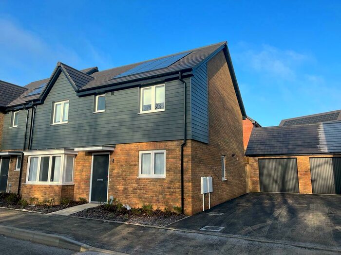 4 Bedroom Detached House To Rent In Verne Grove, Tattenhoe, Milton Keynes, MK4