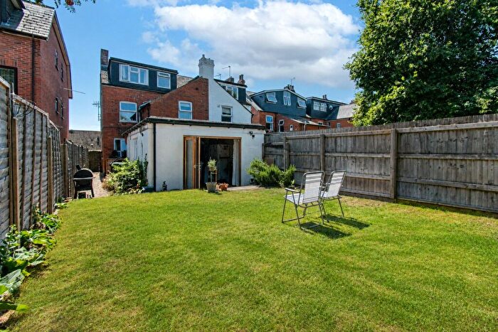 5 Bedroom Semi Detached House For Sale In Craven Road, Newbury, Berkshire, RG14