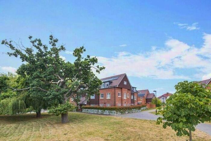 2 Bedroom Apartment To Rent In Oak Tree Gardens, New Eltham, SE9