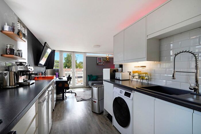 1 Bedroom Flat For Sale In Grangedale Close, Northwood, HA6