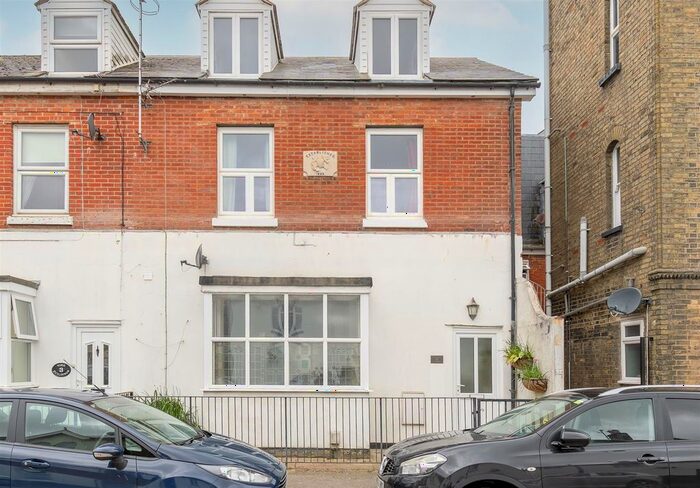 2 Bedroom Flat To Rent In York Street, Cowes, PO31