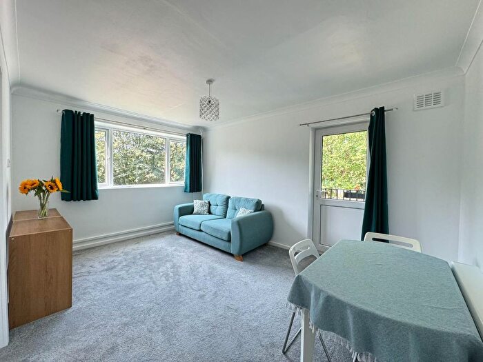1 Bedroom Flat For Sale In Meadow Court, Hackness Road, Chorlton, M21