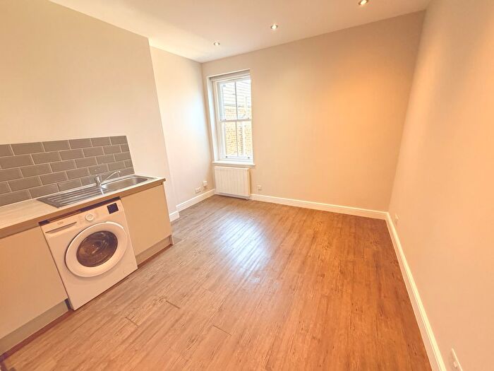 Studio To Rent In High Street, Barnet, EN5