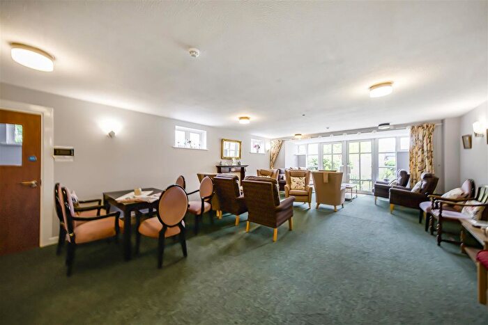 2 Bedroom Flat For Sale In Walpole Road, Teddington, TW11