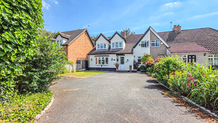 3 Bedroom Semi Detached House For Sale In London Road, Romford, RM7