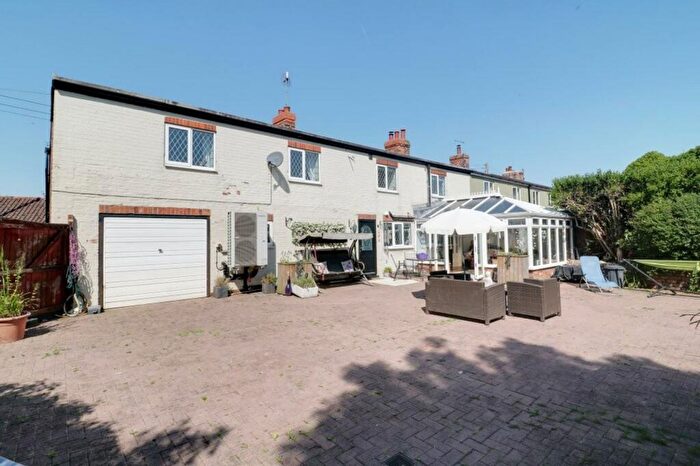 4 Bedroom End Of Terrace House For Sale In Main Street, Thornton Curtis, DN39