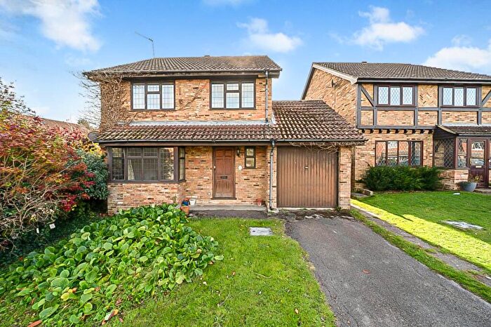 4 Bedroom Detached House For Sale In Chatfield Drive, Guildford, Surrey, GU4