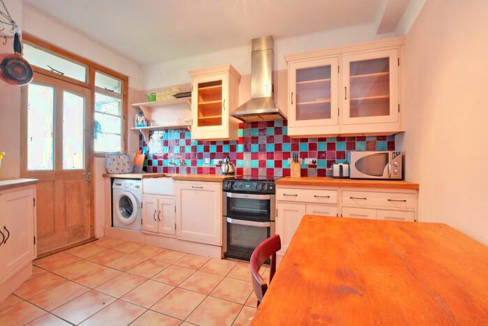 3 Bedroom Apartment To Rent In Selwyn Court, Blackheath, London, SE3