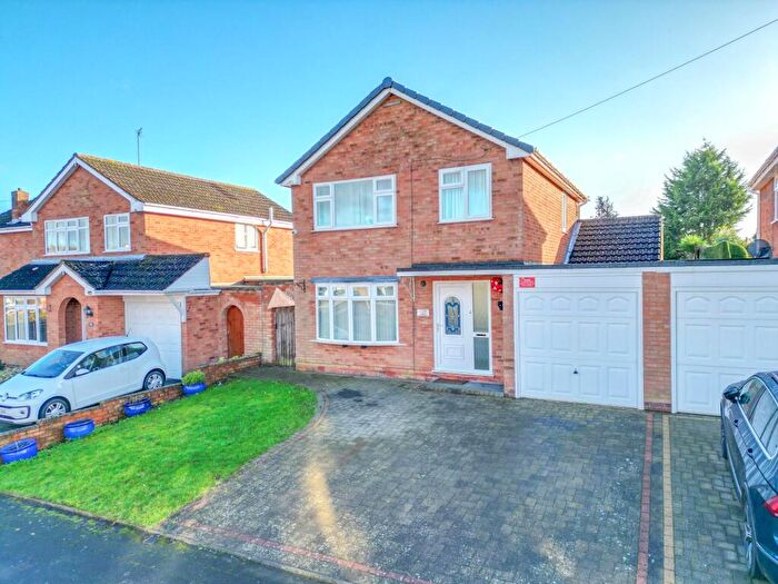 3 Bedroom Link Detached House For Sale In Malvern Avenue, Nuneaton, CV10