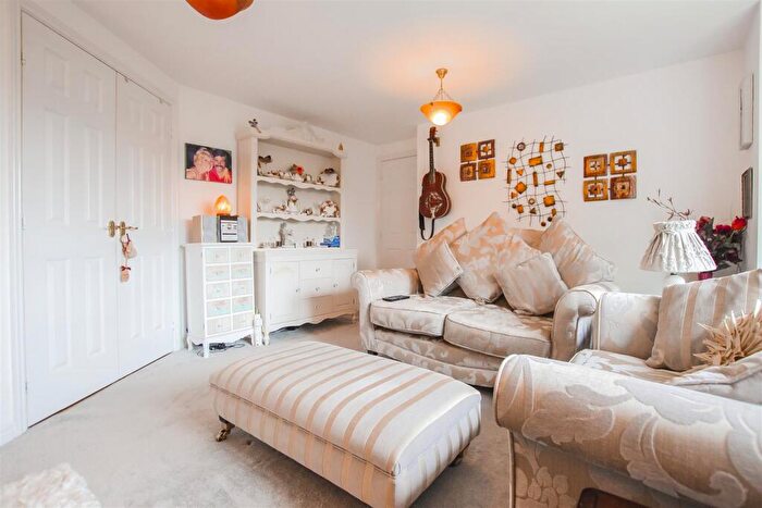 2 Bedroom Apartment To Rent In Oakwood Grove, Radcliffe, Manchester, M26