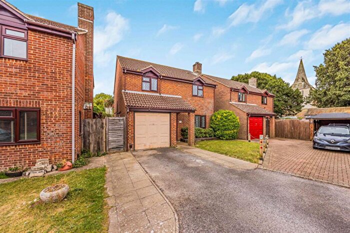 4 Bedroom Detached House For Sale In Katrina Gardens, Hayling Island, PO11