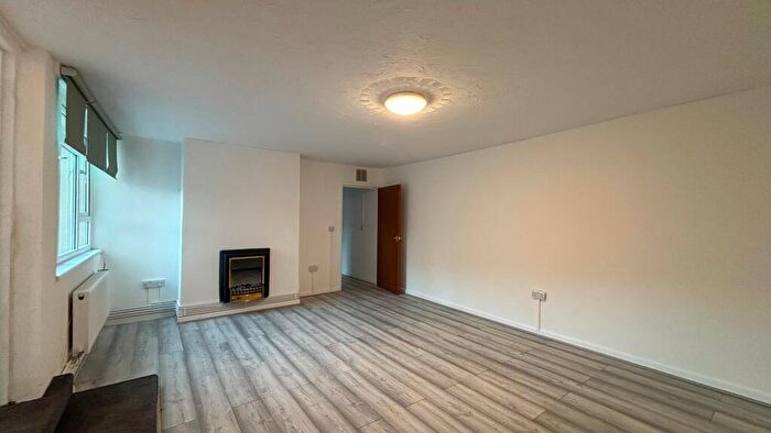 1 Bedroom Flat To Rent In Baker Street, Weston-Super-Mare, BS23