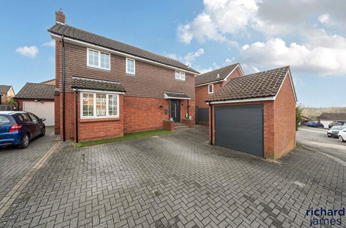 4 Bedroom Detached House For Sale In Coppice Close, Woodhall Park, Swindon, SN2