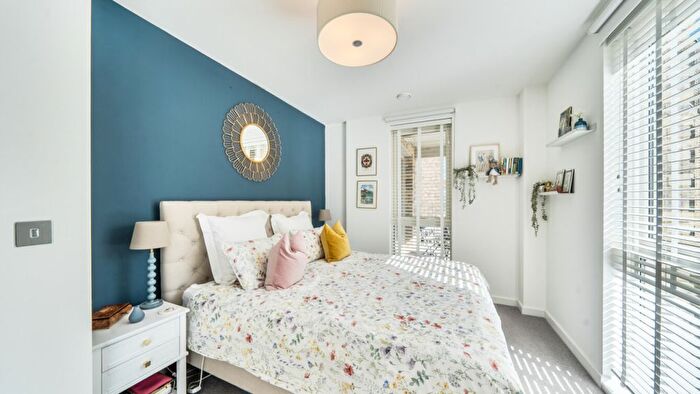 1 Bedroom Flat For Sale In Peart House, NW7