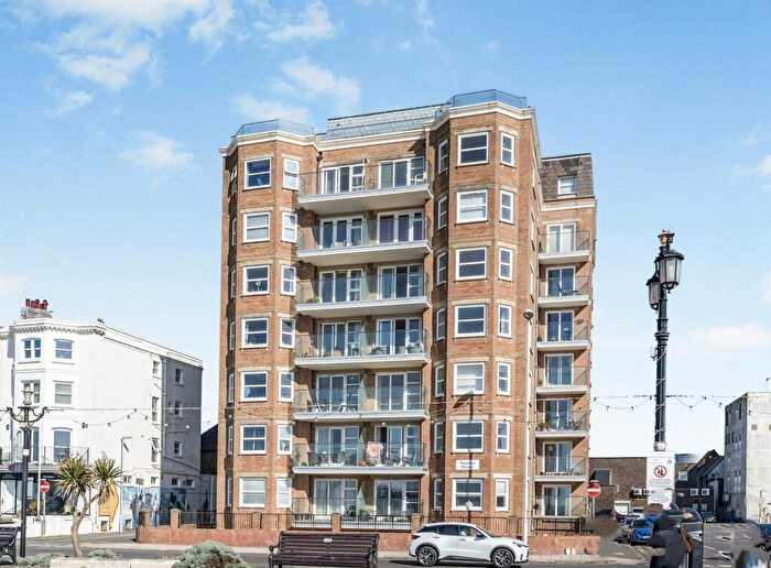 2 Bedroom Flat For Sale In Augusta Place, Worthing, BN11