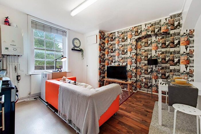 1 Bedroom Flat To Rent In Arnold Circus, , Shoreditch, London, E2