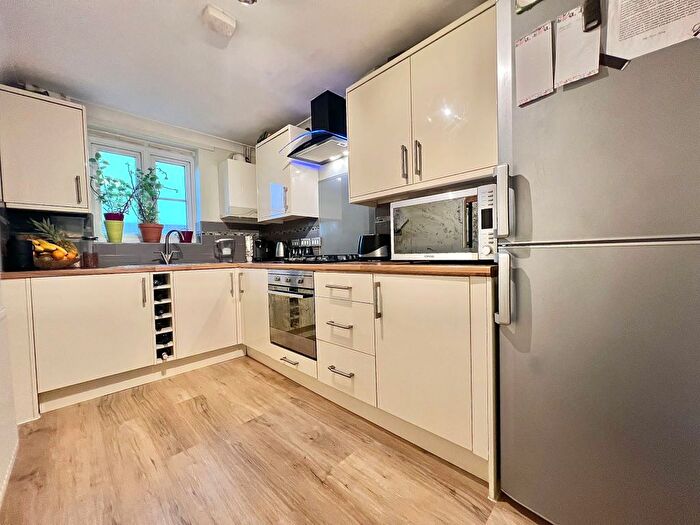 2 Bedroom Flat To Rent In Park Cottage Drive, Fareham, PO15