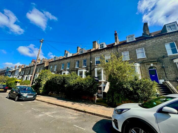 1 Bedroom Flat To Rent In Regina Road, Stroud Green, N4