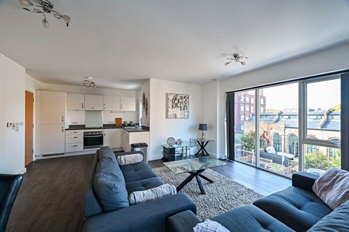 2 Bedroom Flat To Rent In St Clements Avenue, Bow, London, E3
