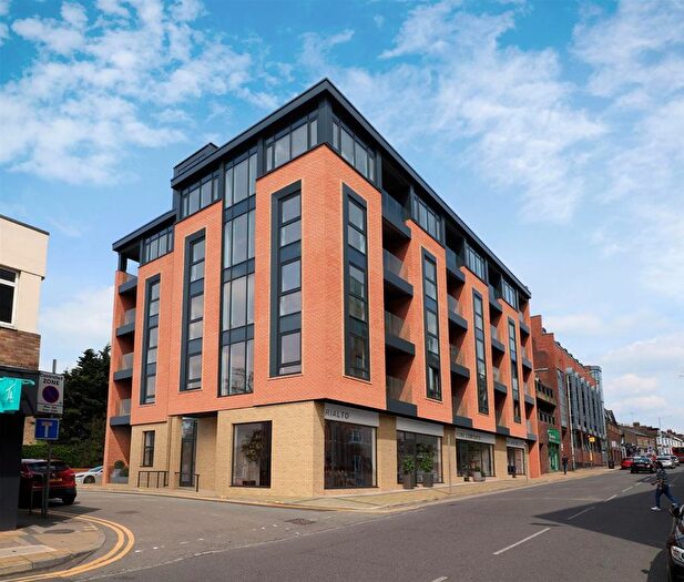 2 Bedroom Flat To Rent In Paramount House, Uxbridge, UB8