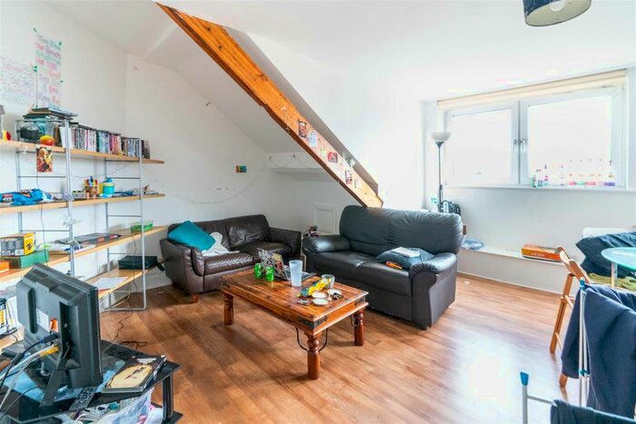 4 Bedroom Flat To Rent In Grosvenor Place, Jesmond, Newcastle Upon Tyne, NE2