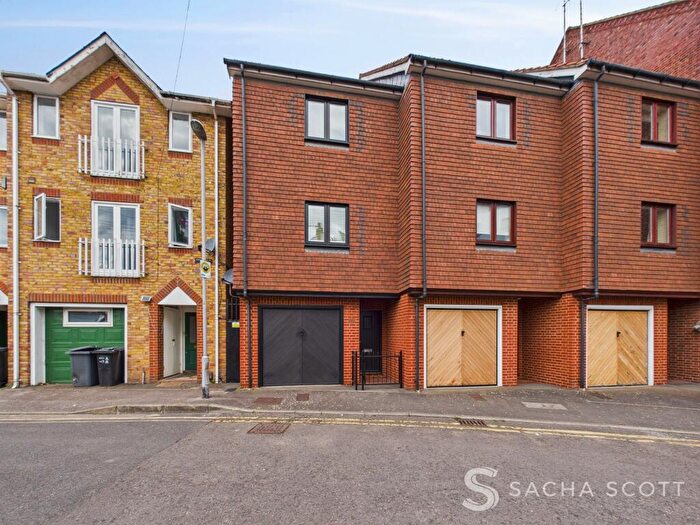 3 Bedroom Town House To Rent In South Lane, Kingston Upon Thames, KT1