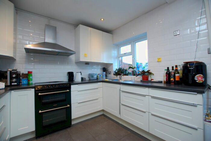 4 Bedroom Semi-Detached House To Rent In Beckingham Road, Guildford, GU2