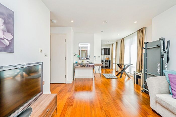 1 Bedroom Flat For Sale In The Hayes, Cardiff, CF10