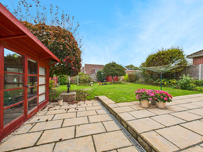 5 Bedroom Detached Bungalow For Sale In Fairlawn Road, Tadley, RG26