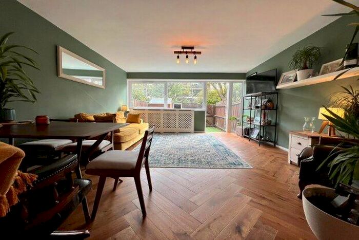 2 Bedroom Maisonette To Rent In Anglo Road, London, E3