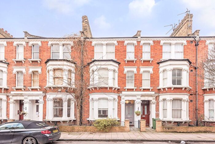 2 Bedroom Flat To Rent In Brook Drive, Kennington, London, SE11