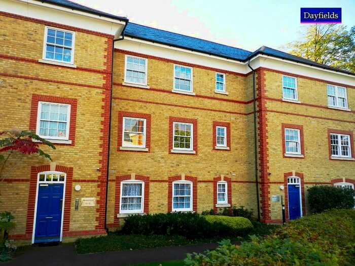 2 Bedroom Flat To Rent In Blackwell Close, London, N21