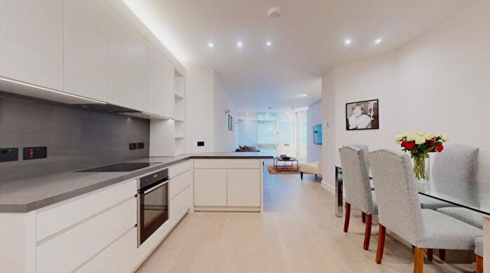 2 Bedroom Flat To Rent In Bryanston Mews East, Marylebone, London, W1H