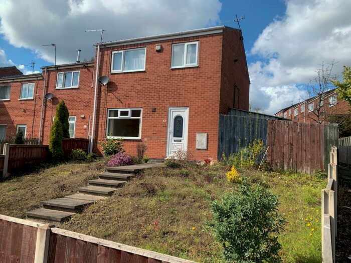 3 Bedroom End Of Terrace House To Rent In Lindisfarne Gardens, Nottingham, NG5