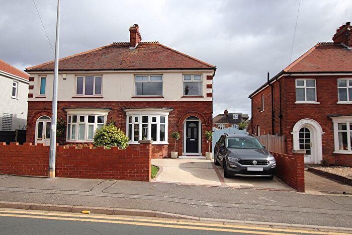3 Bedroom Semi-Detached House For Sale In Trinity Road, Cleethorpes, DN35
