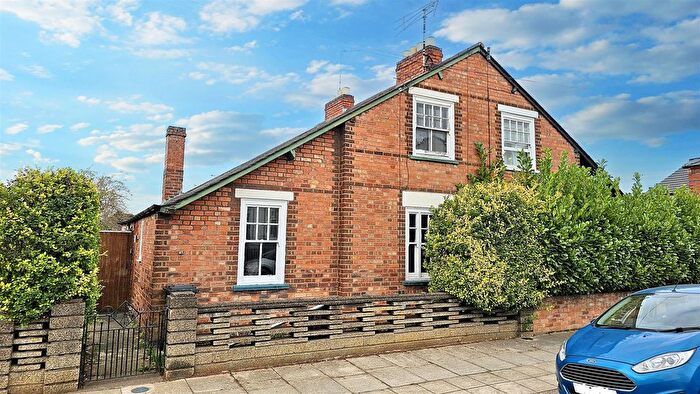 3 Bedroom Semi-detached House For Sale In Dunster Street, Leicester, LE3
